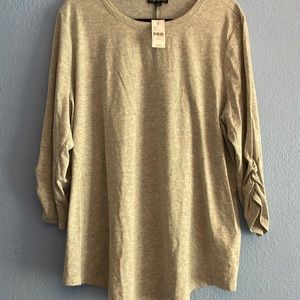 Lane Bryant NWT light weight 3/4 sleeve Tee, gray with small color specks